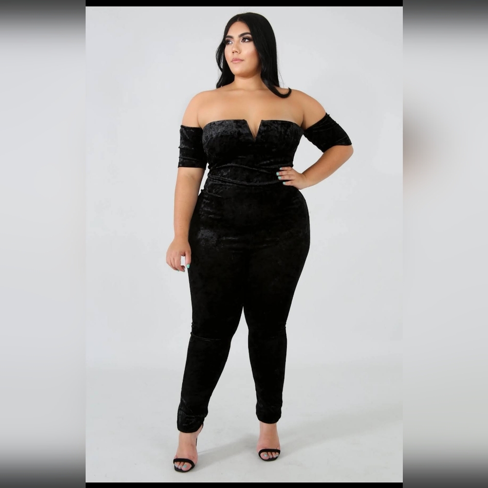 Plus Size Black Off Shoulder Velvet Sweetheart V Neckline Jumpsuit